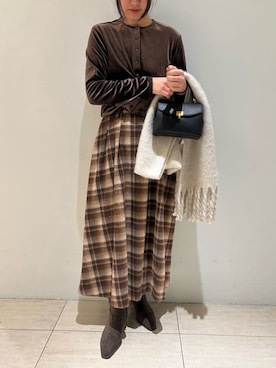 「アイテム（ストール/ショール、ホワイト系）」を使った、Mila Owenさん（レディース・161cm）の冬コーディネート