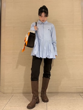 「アイテム（チューブトップ）」を使った、Mila Owenさん（レディース・155cm）の秋コーディネート