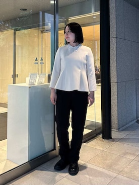 「アイテム（チェスターコート）」を使った、Mila Owenさん（レディース・163cm）の秋コーディネート