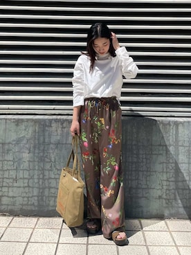 「Mila Owen（ミラオーウェン）のボタニカル柄ウエストゴムイージーパンツ（その他パンツ、ブラウン系）」を使った、Mila Owenさんの春コーディネート