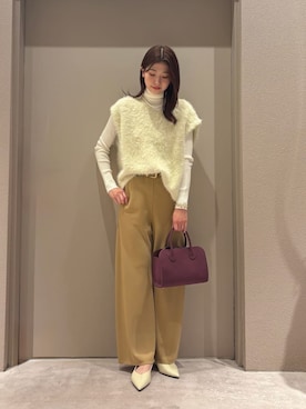 「アイテム（チェスターコート）」を使った、Mila Owenさん（レディース・169cm）の秋コーディネート