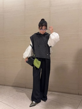 「アイテム（チャーム）」を使った、Mila Owenさん（レディース・155cm）の秋コーディネート