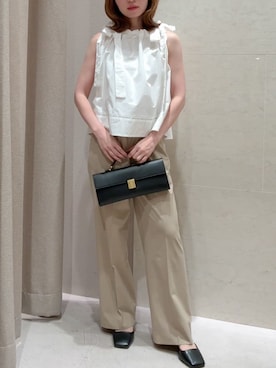 Mila Owenさんのコーディネート