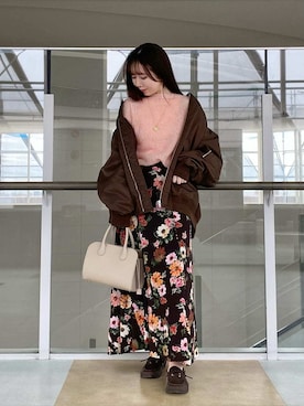 「アイテム（モカシン/デッキシューズ）」を使った、Mila Owenさん（レディース・161cm）の秋コーディネート