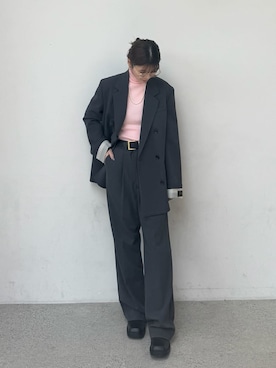 「アイテム（ベルト、ゴールド系）」を使った、Mila Owenさん（レディース・155cm）の秋コーディネート