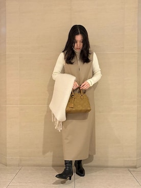 「アイテム（ストール/ショール）」を使った、Mila Owenさん（レディース・155cm）の冬コーディネート