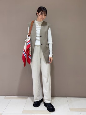 Mila Owenさんのコーディネート