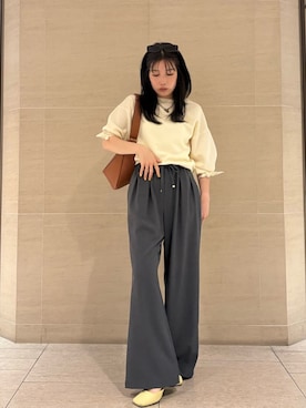 「Mila Owen（ミラオーウェン）の２タックウエストゴムワイドイージーパンツ（その他パンツ、グレー系）」を使った、Mila Owenさんの春コーディネート