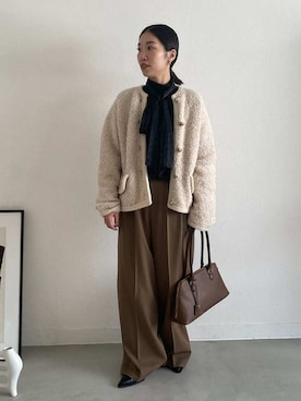 「アイテム（ノーカラージャケット、ホワイト系）」を使った、Mila Owenさん（レディース・158cm）の秋コーディネート