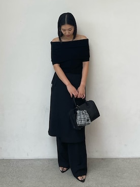 「アイテム（チャーム）」を使った、Mila Owenさん（レディース・158cm）の夏コーディネート