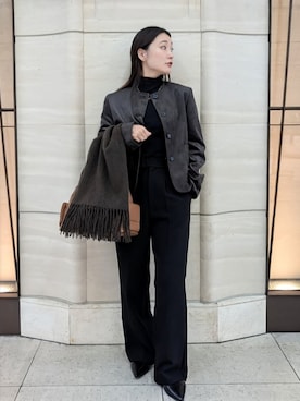 「アイテム（ストール/ショール）」を使った、Mila Owenさん（レディース・156cm）の秋コーディネート