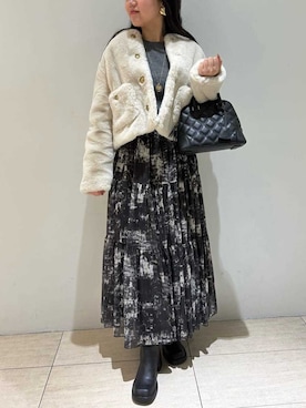 「アイテム（ノーカラージャケット）」を使った、Mila Owenさん（レディース・161cm）の秋コーディネート