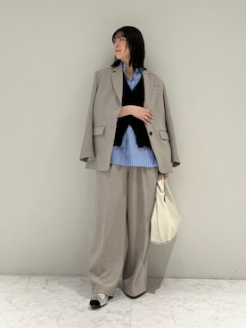 Mila Owenさんのコーディネート