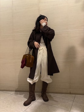 「アイテム（チャーム）」を使った、Mila Owenさん（レディース・155cm）の秋コーディネート