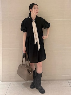 「アイテム（バンダナ/スカーフ、ベージュ系）」を使った、Mila Owenさん（レディース・160cm）の秋コーディネート