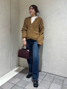 金釦ムートンライクボアニットカーディガンを使った人気ファッション