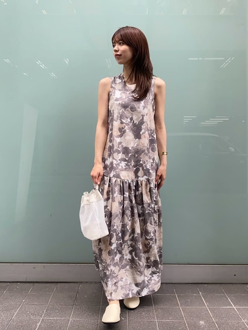 ○専用○新品同様ミラオーウェンフラワーワンピース セール】バックデザインフラワーマキシワンピース(ワンピース