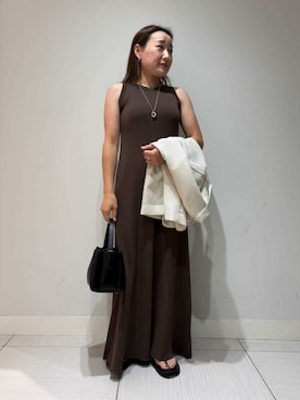 「アイテム（テーラードジャケット）」を使った、Mila Owenさん（レディース・155cm）の夏コーディネート