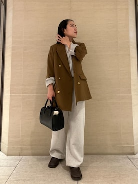「アイテム（テーラードジャケット、イエロー系）」を使った、Mila Owenさん（レディース・151cm）の秋コーディネート