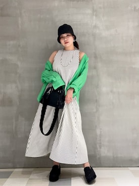 Mila Owenさん（レディース・165cm）の夏コーディネート