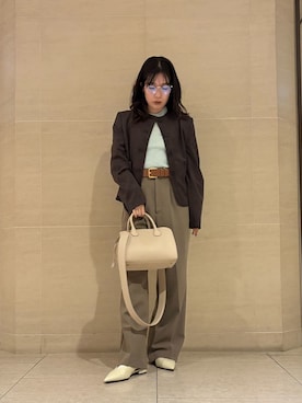 「アイテム（ノーカラージャケット）」を使った、Mila Owenさん（レディース・155cm）の秋コーディネート