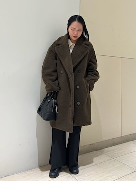「アイテム（ステンカラーコート）」を使った、Mila Owenさん（レディース・151cm）の冬コーディネート