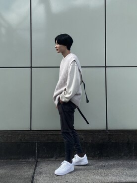 「A + TOKYO（エープラストウキョウ）のベルテッドニットベスト（ニット/セーター、ホワイト系）」を使った、shotaさん（メンズ・175cm）の冬コーディネート
