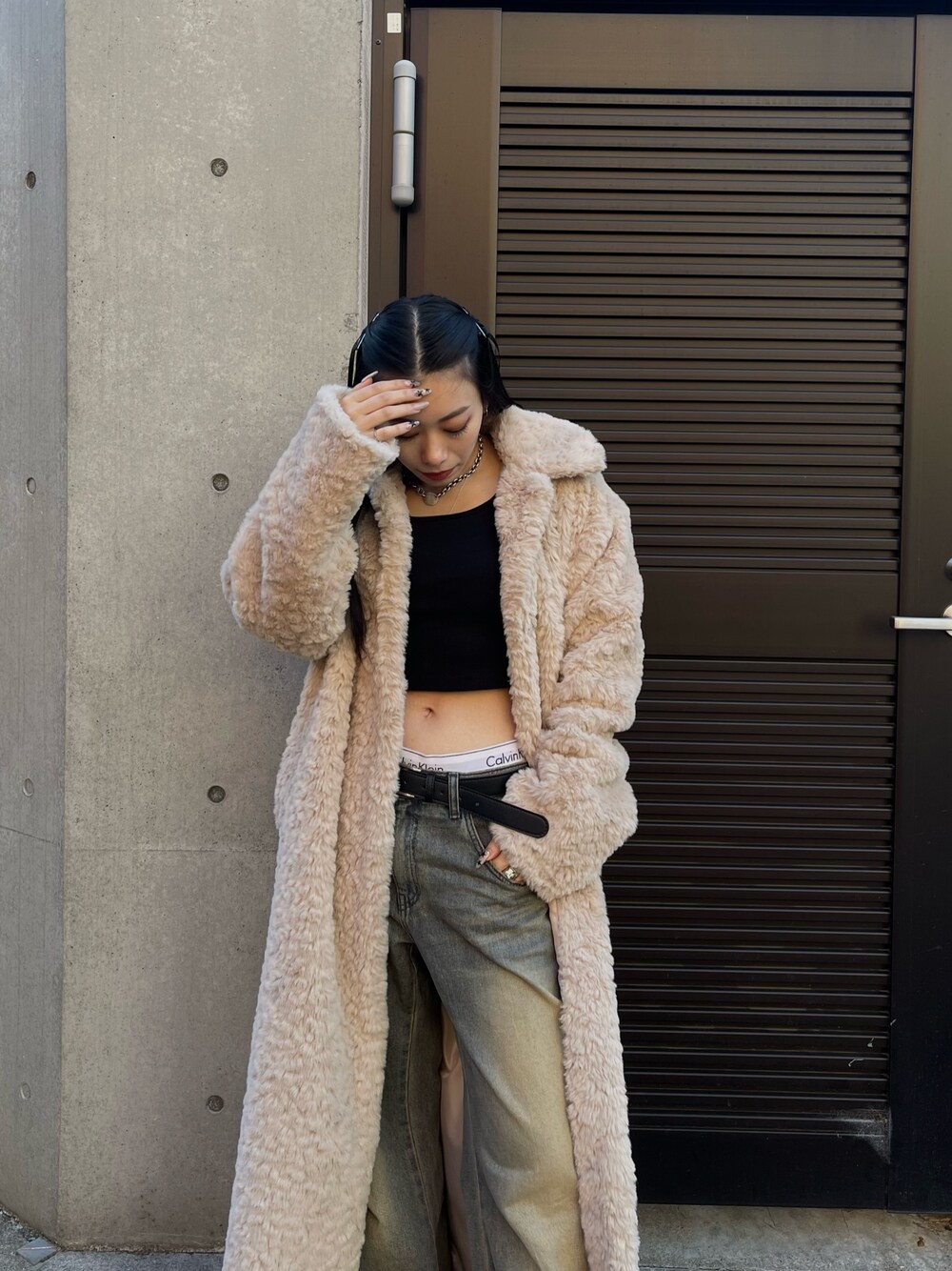 「アウター、アウターコーデ、コート、ロングコート、ファーコート、ファー、低身長、低身長コーデ、低身長女子、EVRIS 」｜「EVRISのロングフェイクファーコート（チェスターコート、ホワイト系）」を使った、越後 穂乃香さん（レディース・150cm）の冬コーディネートの1枚目の写真