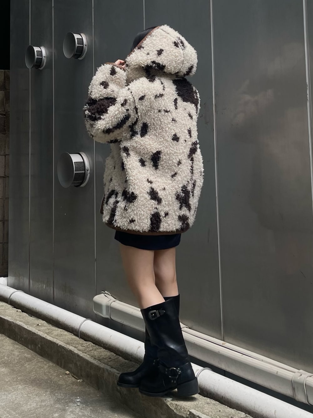 「アウター、ボアジャケット、ボアブルゾン、うし柄、カウ柄、秋服準備はじめました、アウターコーデ、スウェット、低身長、低身長女子、低身長コーデ、EVRIS 」｜「EVRISのリバーシブルフードボアブルゾン（ブルゾン、ブラウン系）」を使った、越後 穂乃香さん（レディース・150cm）の夏コーディネートの1枚目の写真