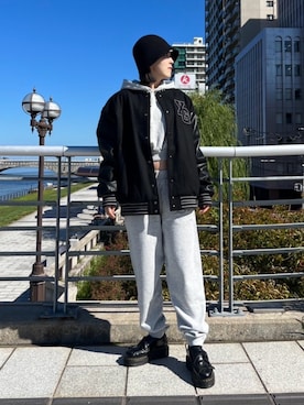 「ショート丈トップス」｜「アイテム（スタジャン）」を使った、小島えみるさん（レディース・165cm）の秋コーディネート