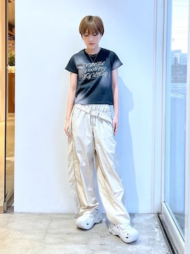 「X-girl（エックスガール）のBANANA SHAPE TRACK PANTS（その他パンツ、ベージュ系）」を使った、Emiruさん（レディース・165cm）の春コーディネート