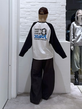 「X-girl（エックスガール）のDISTRESSED BAGGY DENIM PANTS（デニムパンツ、ブラック系）」を使った、Emiruさん（レディース・165cm）の秋コーディネート