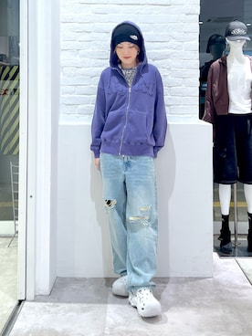 「アイテム（パーカー、パープル系）」を使った、Emiruさん（レディース・165cm）の秋コーディネート