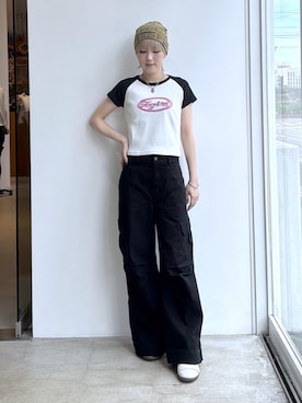 「X-girl（エックスガール）のFADED WIDE LEG FLARE CARGO PANTS（カーゴパンツ、ブラック系）」を使った、Emiruさん（レディース・165cm）の夏コーディネート