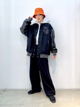 「ショート丈トップス」｜「アイテム（スタジャン）」を使った、小島えみるさん（レディース・165cm）の冬コーディネート