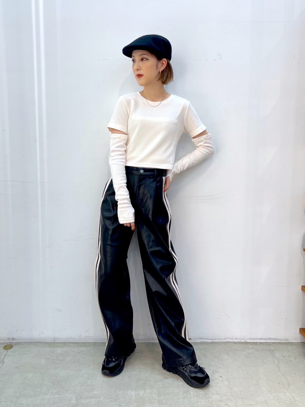 X-girl（エックスガール）の「FAUX LEATHER CONTRAST LINE PANTS