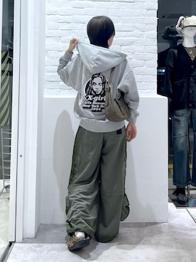 「アイテム（パーカー）」を使った、Emiruさん（レディース・165cm）の秋コーディネート