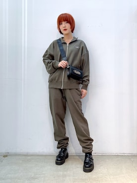 「新年一発目」｜「アイテム（スウェット）」を使った、小島えみるさん（レディース・165cm）の冬コーディネート