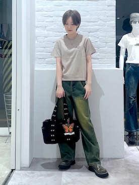 「アイテム（パスケース）」を使った、小島えみるさん（レディース・165cm）の夏コーディネート