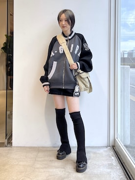 「アイテム（カードケース）」を使った、Emiruさん（レディース・165cm）の秋コーディネート