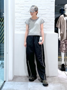 「X-girl（エックスガール）のBANANA SHAPE TRACK PANTS（その他パンツ、ブラック系）」を使った、Emiruさん（レディース・165cm）の春コーディネート
