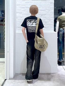 「アイテム（スウェットパンツ、グリーン系）」を使った、小島えみるさん（レディース・165cm）の春コーディネート