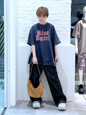 「X-girl（エックスガール）のFAUX SUEDE SHOULDER BAG（ショルダーバッグ、ブラウン系）」を使った、Emiruさん（レディース・165cm）の春コーディネート