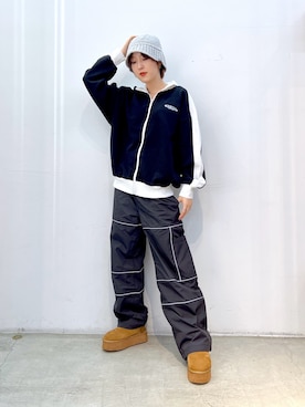 「アイテム（ニットキャップ/ビーニー、グレー系）」を使った、Emiruさん（レディース・165cm）の冬コーディネート