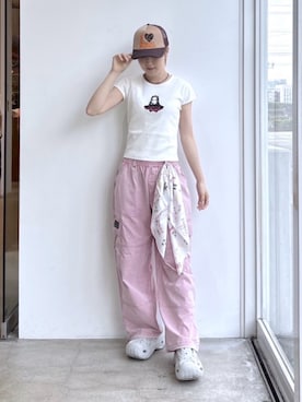 「X-girl（エックスガール）のFADED EASY CARGO PANTS（Cargo trousers、ピンク系）」を使った、Emiruさん（レディース・165cm）の夏コーディネート