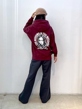 「ハンチング」｜「アイテム（スウェットパンツ）」を使った、小島えみるさん（レディース・165cm）の秋コーディネート
