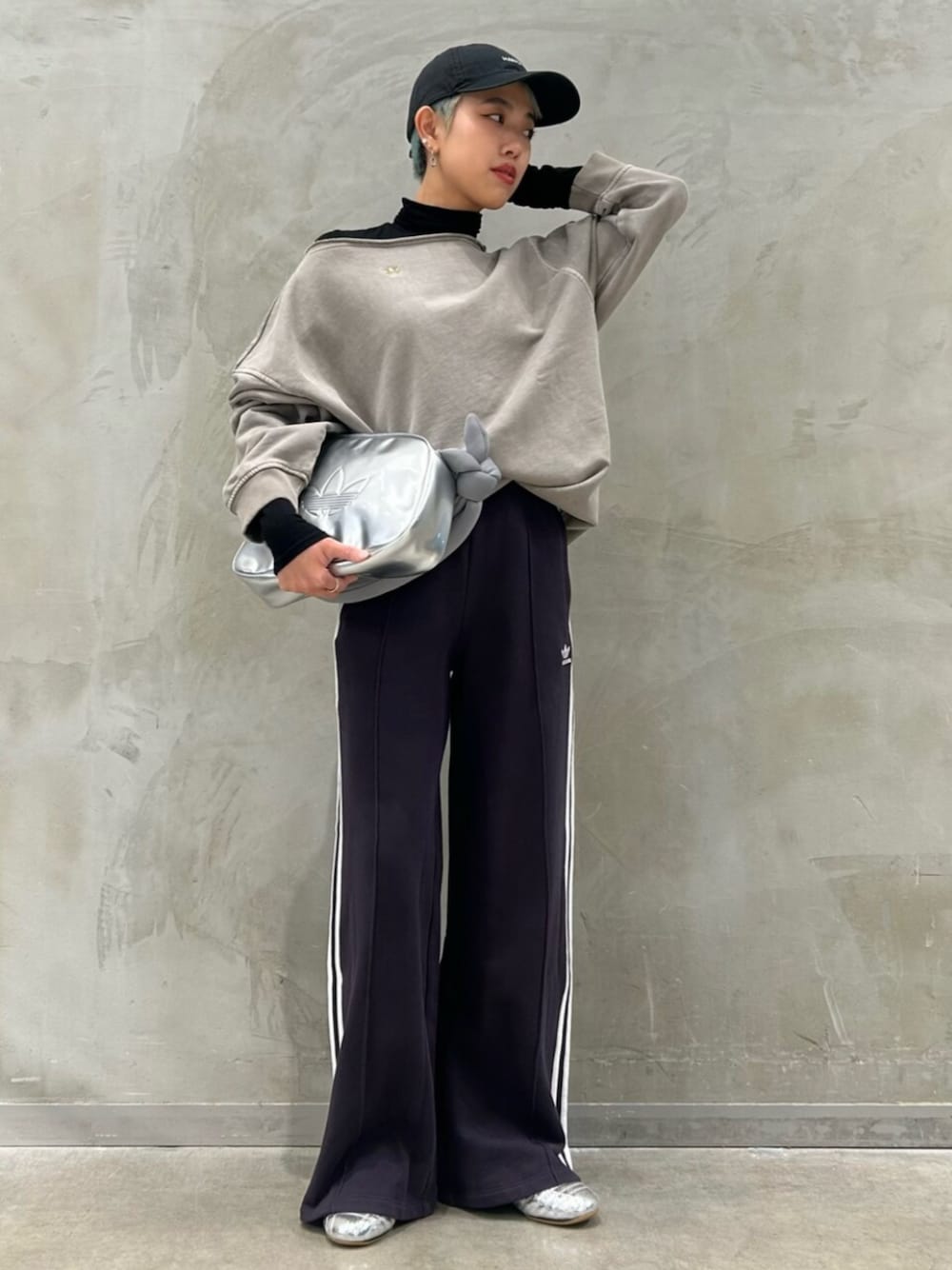 adidas（アディダス）の「スリーストライプス ルーズ フレンチテリー  