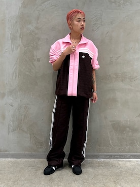 「adidas（アディダス）のアイテム（その他パンツ）」を使った、AIさん（レディース・160cm）の秋コーディネート