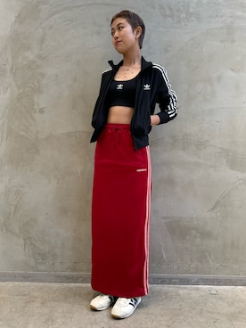 「マキシスカート」｜「アイテム（ナイロンジャケット）」を使った、AIさん（レディース・160cm）の秋コーディネート