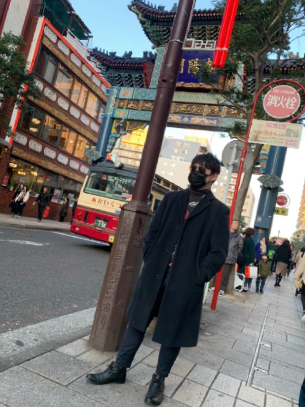 「今日のコーデ、大人カジュアル、カジュアルコーデ、おしゃれさんと繋がりたい、おしゃれさんとつながりたい、ブラックコーデ、シンプルこーで、横浜、フープディドゥ、古着、Paul Smith、ray-ban、デート」｜「古着のアイテム（ノーカラーコート、ブラック系）」を使った、DICE-K09さん（メンズ・171cm）の春コーディネートの1枚目の写真
